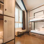Auberge de jeunesse & *