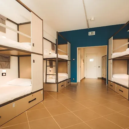 & Hostel Lecco