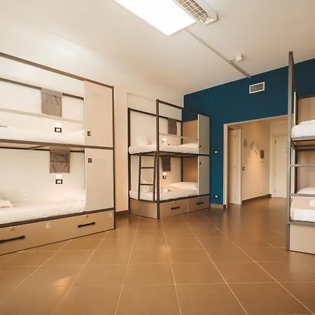 Hostel & Lecco