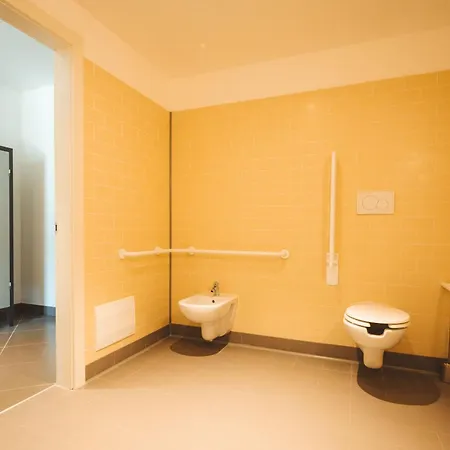 & Hostel Lecco